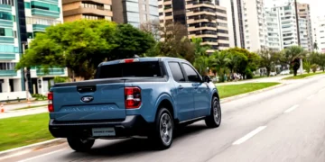 Ford Maverick híbrida 4×4 evolui com interior renovado e central de 13,2″, mantém preço em R$ 239.990, mas ganho de desempenho é pouco perceptível