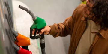 NUNCA MISTURE Etanol e Gasolina no Motor Flex: Proteja Seu Carro Como um Especialista