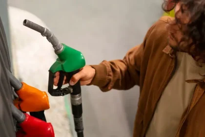 NUNCA MISTURE Etanol e Gasolina no Motor&nbsp;Flex: Proteja&nbsp;Seu Carro Como&nbsp;um Especialista
