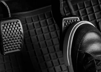 Pedal de freio mole: causas perigosas e ação imediata