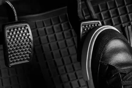 Pedal de freio mole: causas perigosas e a&ccedil;&atilde;o imediata