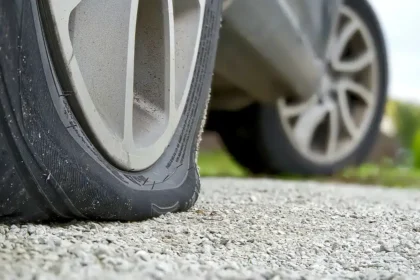 Pneu furou sozinho? Entenda causas ocultas e preven&ccedil;&atilde;o