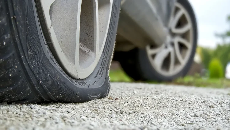 Pneu furou sozinho? Entenda causas ocultas e prevenção