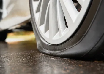 Pneu murcho de manhã: causas que poucos motoristas sabem