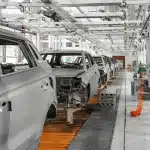 Produção de veículos no Brasil segue normal, mas acende sinal amarelo com falta de chips e impacto da Nexperia