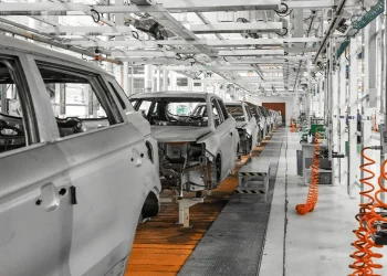 Produção de veículos no Brasil segue normal, mas acende sinal amarelo com falta de chips e impacto da Nexperia