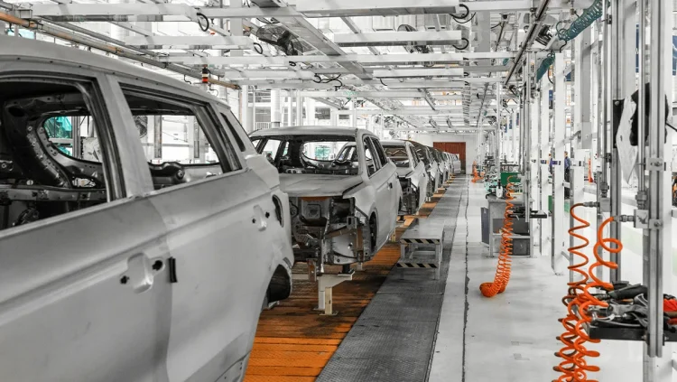 Produção de veículos no Brasil segue normal, mas acende sinal amarelo com falta de chips e impacto da Nexperia