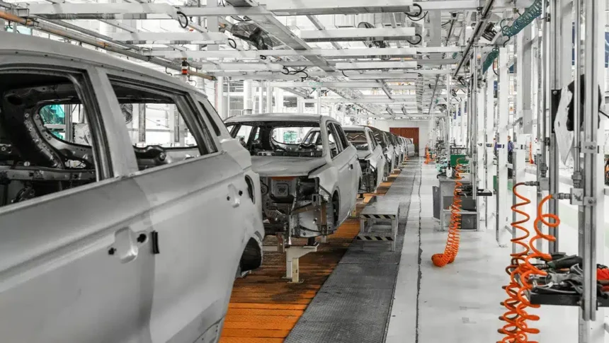 Produção de veículos no Brasil segue normal, mas acende sinal amarelo com falta de chips e impacto da Nexperia