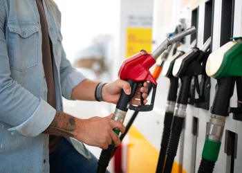 Valor da gasolina: queda em Fortaleza e como a redução de R$ 0,14 por litro pode impactar seu bolso