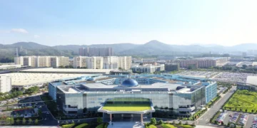 BYD No Brasil história: como a gigante chinesa virou o jogo no mercado automotivo e fez de Camaçari seu trampolim