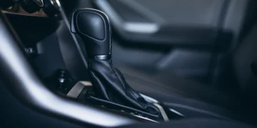 Câmbio automático dando trancos: principais causas, testes e dicas para evitar a retífica cara