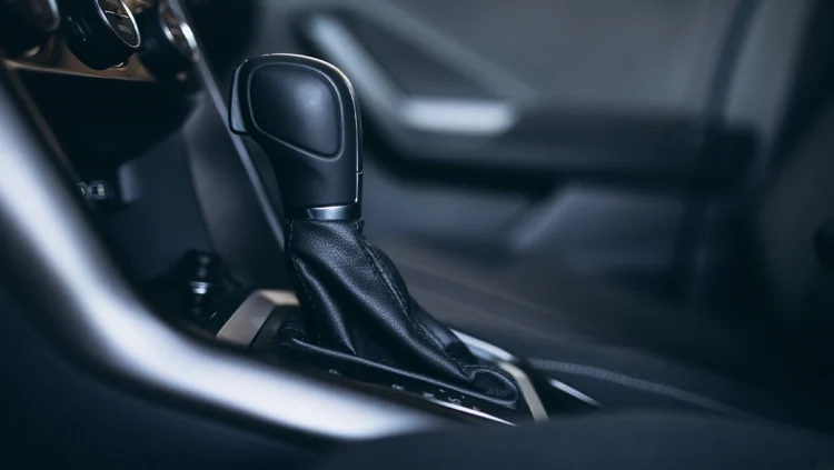 Câmbio automático dando trancos: principais causas, testes e dicas para evitar a retífica cara