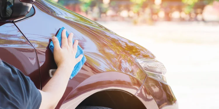 Cera ou Selante? Descubra Qual o Melhor para o Brilho e Proteção da Pintura do Seu Carro!