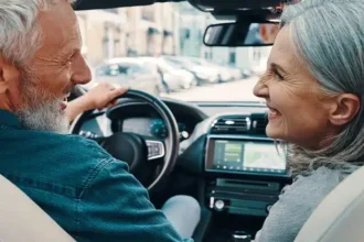 Idosos não precisam pagar pedágios? Tudo sobre a lei, projetos no Congresso e as multas previstas