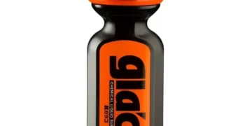 aplicação do Ultra Glaco Fusso 70ml repelente de água de chuva Soft99 no para‑brisa do carro