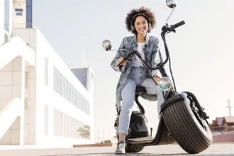 Motocicletas Elétricas no Brasil: Como legislação, infraestrutura e tecnologia vão acelerar (ou travar) a revolução sobre duas rodas