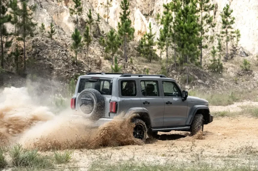 GWM Tank 300 é o Melhor Híbrido Plug-in do Brasil: Batalha Épica Contra Outlander, BYD Song Plus e Mais!