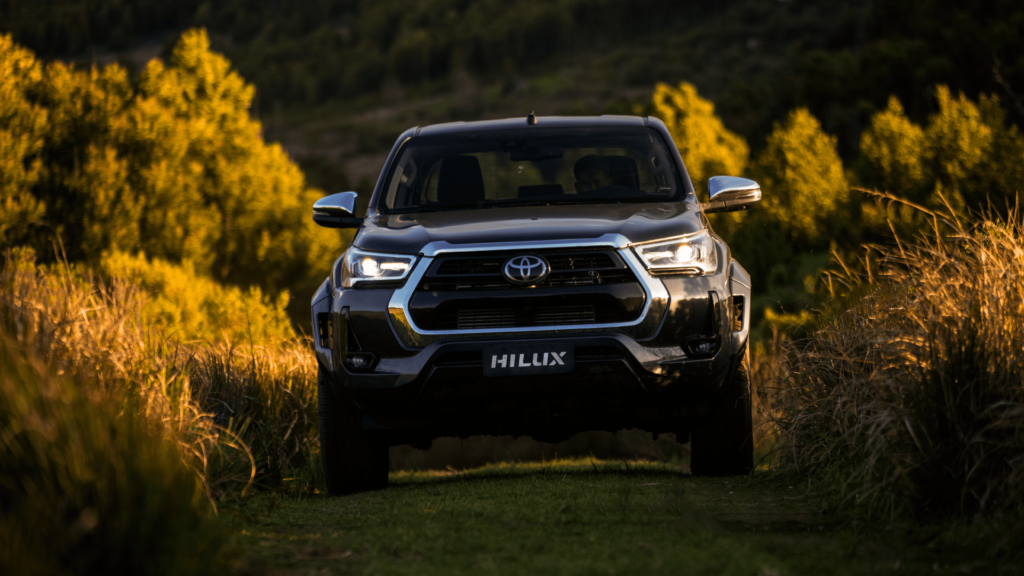 Toyota Hilux SRX 2025: Os 5 motivos que a mant&ecirc;m l&iacute;der e os 5 que te fazem pensar duas vezes
