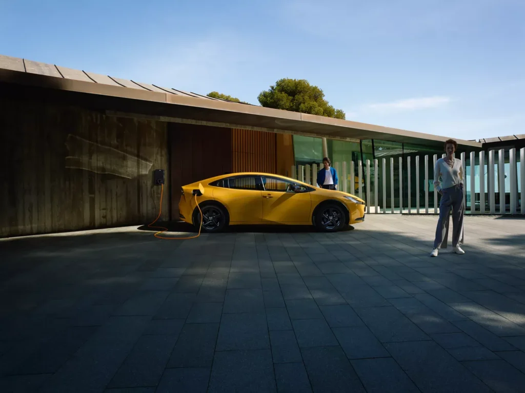 De feio a referência global: o novo Toyota Prius que redefine eficiência, estética e vira laboratório híbrido para Corolla, Cross e picape