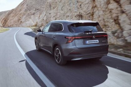 MGS5 el&eacute;trico 2026 desembarca no Brasil por R$ 219 mil: SUV m&eacute;dio com tra&ccedil;&atilde;o traseira, 205 cv, 0 a 100 em 6,3 s, 351 km de autonomia e pacote tecnol&oacute;gico