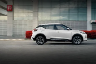 Nissan Kicks Play 2025: O SUV Compacto Perfeito para a Cidade com Economia e Conforto!
