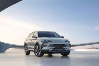 BYD Song Plus: O SUV híbrido de R$ 220 mil que promete mais de 20 km/l em 2025. Análise completa para famílias no Brasil.