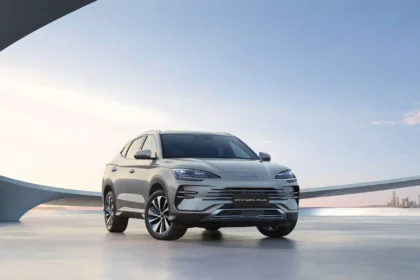 BYD Song Plus: O SUV h&iacute;brido de R$ 220 mil que promete mais de 20 km/l em 2025. An&aacute;lise completa para fam&iacute;lias no Brasil.