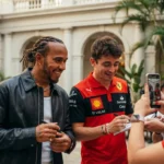 Fotografia realista de Lewis Hamilton e Charles Leclerc no Palácio Tangará, celebrando 75 anos da Shell e Ferrari