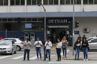 CNH sem Autoescola: Estados Pedem Tempo, Senatran Cobra e Adoção Atrasada Gera Dúvidas