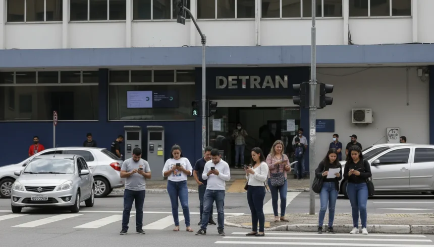 CNH sem autoescola atrasa nos estados: Detrans pedem transição, Senatran contesta e Contran mantém regras 1 CNH sem Autoescola: Estados Pedem Tempo, Senatran Cobra e Adoção Atrasada Gera Dúvidas