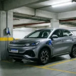 SP aprova lei: Recarga de carro elétrico em condomínios agora é direito! Veja o que muda.