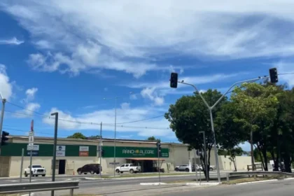 Sem&aacute;foros readequados otimizando o fluxo de ve&iacute;culos na Avenida Durval de G&oacute;es Monteiro, Macei&oacute;