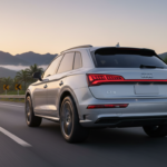 Audi Q5 2026 em movimento em estrada brasileira ao amanhecer com tração quattro