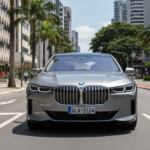 BMW i7 em cenário urbano brasileiro com foco em sustentabilidade