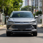 BYD Song Pro 2027 com motor flex em cenário urbano brasileiro