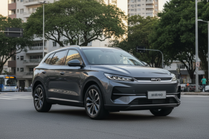 BYD Song Pro Plug-in Hybrid estacionado em rua urbana brasileira