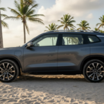 BYD Tai S Ti7, SUV com design quadradão, em uma paisagem de praia brasileira ao entardecer