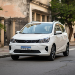 Chevrolet Binguo S branco em cenário urbano brasileiro