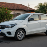 Fiat Mobi Like 2026 branco em rua residencial brasileira