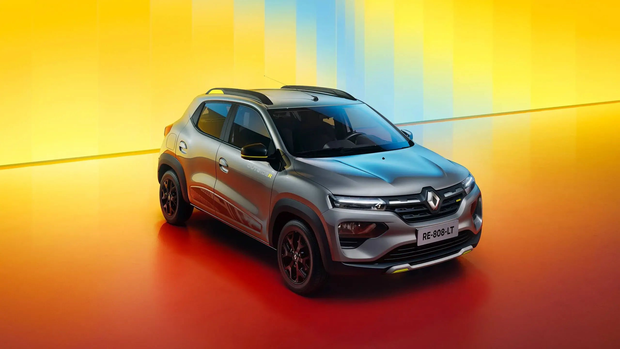 Renault Kwid 2026 branco em uma rua urbana brasileira, destacando sua presença prática e econômica.