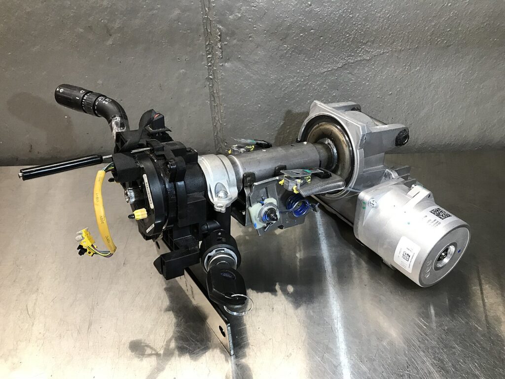 Coluna de direção elétrica (EPS): o motor elétrico fica preso à coluna e ajuda a girar o volante sem bomba nem óleo.