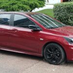 Carros 1.0 turbo: Chevrolet Onix RS visto de frente