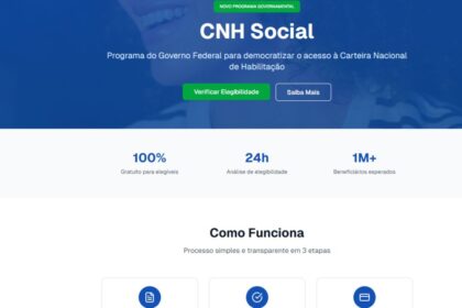 App CNH do Brasil: m&atilde;os de um motorista segurando um celular sobre o volante de um carro, exibindo interface de aplicativo com fundo desfocado.