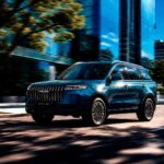 Jaecoo 5 chega ao Brasil em 1º de outubro com 4,38 metros, sistema híbrido que dispensa tomada e autonomia próxima de 1.000 km por R$ 154.990