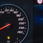 Painel com marcador de combustível, tema dos carros mais econômicos de 2026