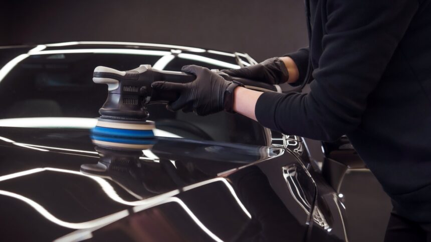 Polimento da pintura do carro