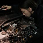 Número do motor e do chassi: conferência com lanterna no cofre do motor