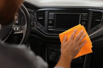 Painel do carro: foto que ilustra o guia Painel do carro ressecado: o que passar