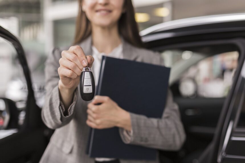 Seguro auto: o guia completo para contratar e usar o seguro do carro 1 Chave do carro e pasta de documentos: o guia completo de seguro auto
