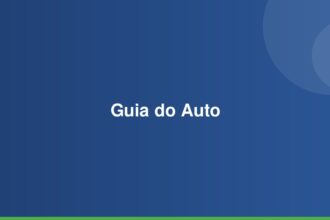 Carro consumindo muito etanol: motorista abastece um carro flex no posto
